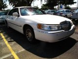 2001 Vibrant White Lincoln Town Car Signature #36621925