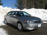 2005 Mineral Green Opalescent Toyota Camry SE #3665172