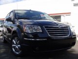 2008 Brilliant Black Crystal Pearlcoat Chrysler Town & Country Limited #36767791