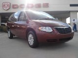 2007 Brilliant Black Crystal Pearl Chrysler Town & Country LX #37282780