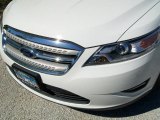 2010 White Platinum Metallic Tri-Coat Ford Taurus SEL #37699298