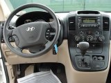 2008 Hyundai Entourage GLS Dashboard