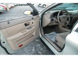 2004 Ford Taurus SE Sedan Medium Parchment Interior