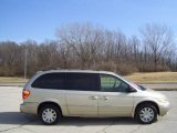 2005 Linen Gold Metallic Chrysler Town & Country Limited #3808708