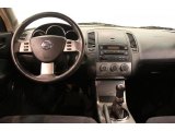 2005 Nissan Altima 3.5 SE Dashboard