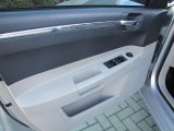 2006 Chrysler 300 Touring AWD Door Panel