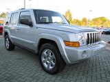 2007 Jeep Commander Limited 4x4 Front 3/4 View