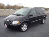 2007 Brilliant Black Crystal Pearl Chrysler Town & Country Touring #38549532