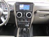 2009 Jeep Wrangler Unlimited Sahara Controls