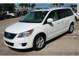 2010 Volkswagen Routan SEL Front 3/4 View