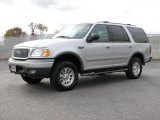 2002 Ford Expedition XLT 4x4 Front 3/4 View