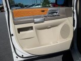2010 Chrysler Town & Country Limited Door Panel