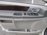 2010 Chrysler Town & Country Touring Door Panel