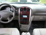 2007 Chrysler Town & Country Limited Dashboard