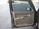 2006 Jeep Commander  Door Panel