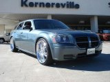 2005 Dodge Magnum SE