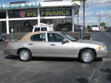 2000 Light Parchment Gold Metallic Lincoln Town Car Executive #39740295