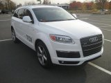 2009 Audi Q7 3.0 TDI quattro Front 3/4 View