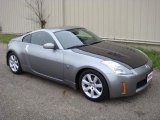 2005 Nissan 350Z Coupe Front 3/4 View