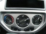 2005 Ford Focus ZX5 SE Hatchback Controls