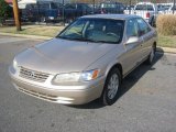 1999 Toyota Camry XLE V6 Front 3/4 View