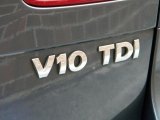 2004 Volkswagen Touareg V10 TDI Marks and Logos