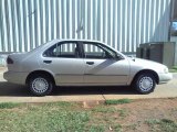 Nissan Sentra 1995 Data, Info and Specs