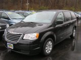 2008 Brilliant Black Crystal Pearlcoat Chrysler Town & Country LX #40756710