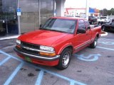 2001 Chevrolet S10 LS Extended Cab Front 3/4 View