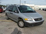 2000 Chrysler Grand Voyager  Front 3/4 View