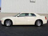 Stone White Chrysler 300 in 2007