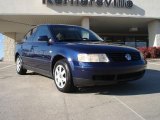 Indigo Blue Pearl Metallic Volkswagen Passat in 2000