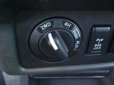 2006 Nissan Frontier NISMO Crew Cab 4x4 Controls