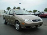 2005 Arizona Beige Metallic Ford Focus ZX4 SES Sedan #392644