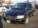 2004 Brilliant Black Crystal Pearlcoat Chrysler Town & Country LX #42596249