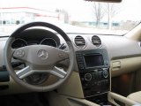 2010 Mercedes-Benz ML 550 4Matic Dashboard