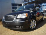 2008 Brilliant Black Crystal Pearlcoat Chrysler Town & Country Limited #43440188