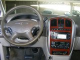 2005 Chrysler Town & Country Limited Dashboard