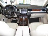 2011 Volkswagen Touareg V6 TSI 4XMotion Hybrid Dashboard