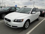 2007 Volvo S40 2.4i Data, Info and Specs