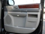 2009 Chrysler Town & Country Touring Door Panel