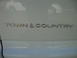 2002 Chrysler Town & Country LXi Marks and Logos