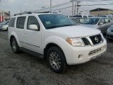 2011 Nissan Pathfinder LE 4x4 Front 3/4 View