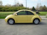 2009 Sunflower Yellow Volkswagen New Beetle 2.5 Coupe #46038634