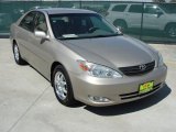 2004 Toyota Camry XLE Front 3/4 View