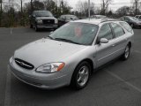 2000 Ford Taurus SE Wagon Front 3/4 View