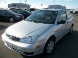 2006 Ford Focus ZX3 S Hatchback Front 3/4 View