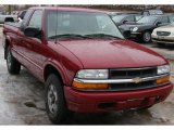 2000 Chevrolet S10 LS Extended Cab 4x4 Front 3/4 View