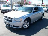 2008 Bright Silver Metallic Dodge Magnum SE #4609986