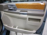 2010 Chrysler Town & Country Limited Door Panel